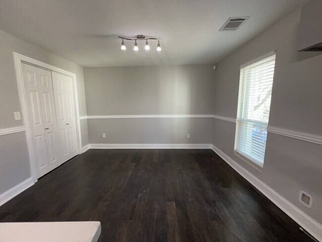 Building Photo - 401 Walton St