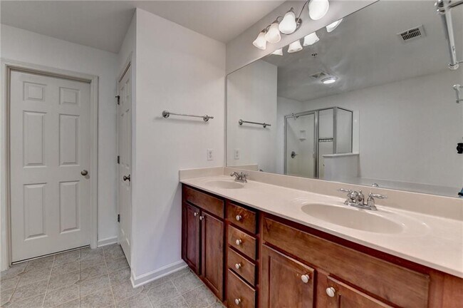 Building Photo - 3335 Castleberry Village Cir