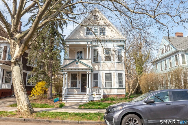 Building Photo - 187 Lawrence St