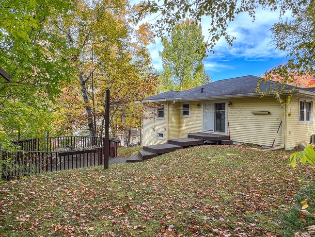 Building Photo - 102 Raymbault Dr