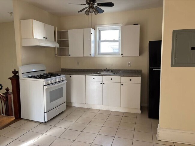 Building Photo - 478-480 Sanford Ave