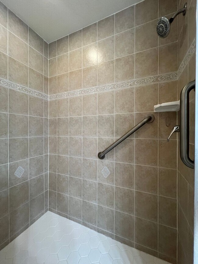 Building Photo - Furnished/Short Term Rental ** Available 5/1/26 ** 3 Bed/2 Bath Condo ** Punta Gorda ** $2,750/mo...