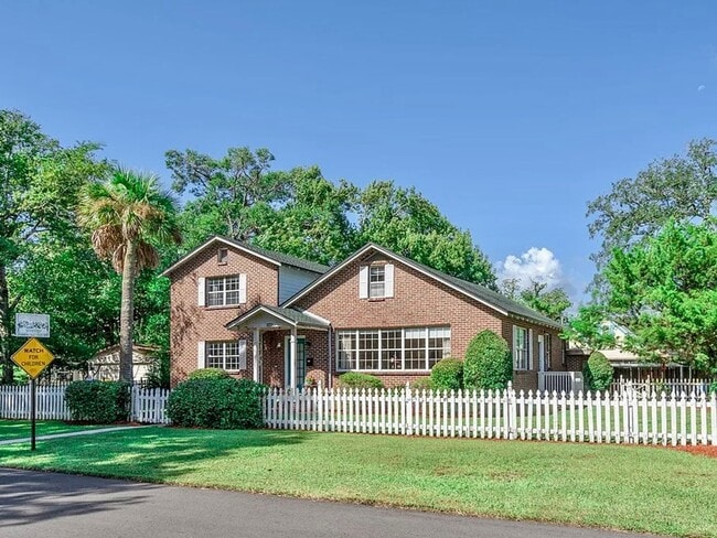 Building Photo - 503 S 7th St