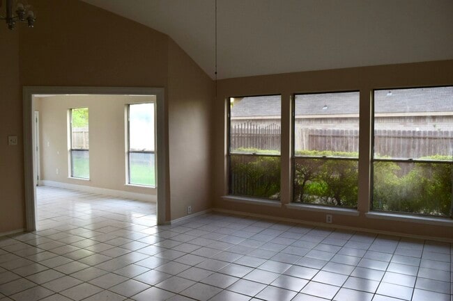 Building Photo - 15511 Scenic Haven Dr