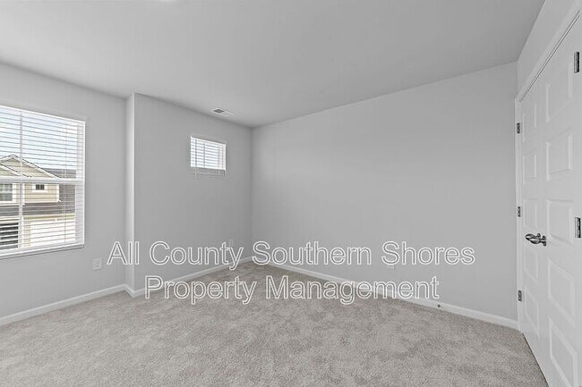 Building Photo - 136 Talladega Dr