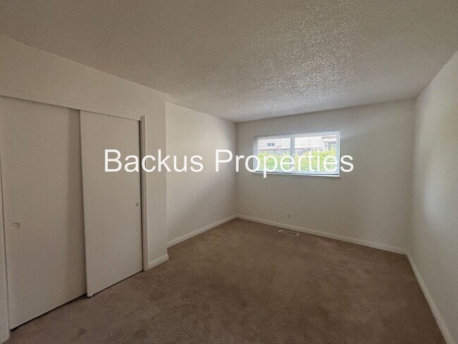 Building Photo - Beautiful three bedroom home in Carmel
