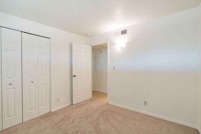 Building Photo - Charming 3-Bed Home with Spacious Backyard & Covered Patio – Available 9/1!