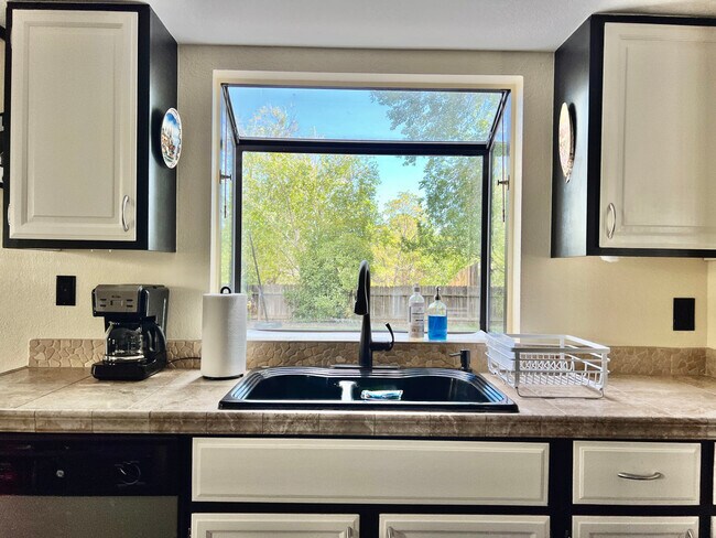 Building Photo - 3403 Ridgecrest Dr