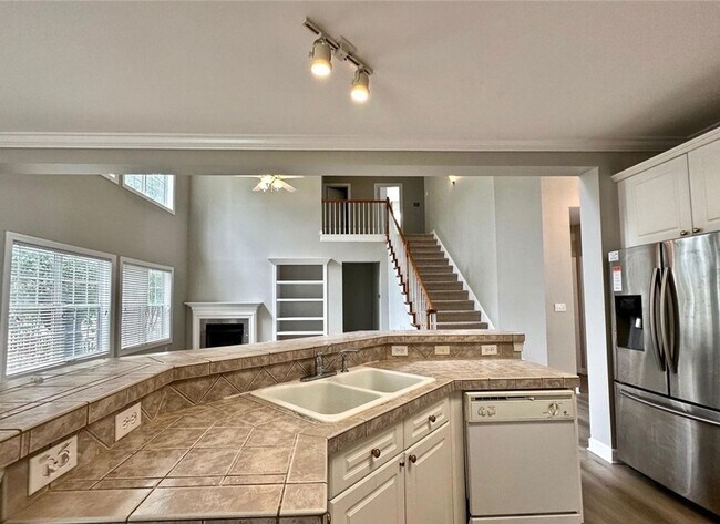 Building Photo - 4 BR/2.5BA | Newly Renovated Single Family Home |Fenced backyard| Elegant Brick Home in the Heart...
