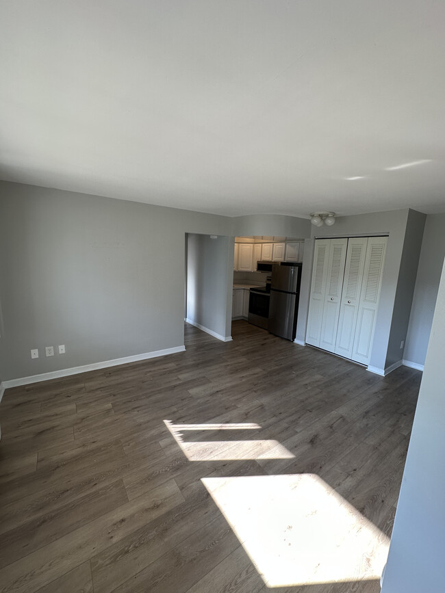 Building Photo - Legacy Manor