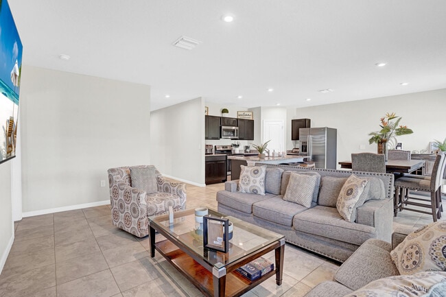 Building Photo - 712 Pomegranate Pl