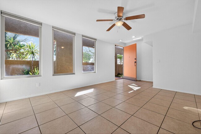 Building Photo - 985 N Tuxedo Cir