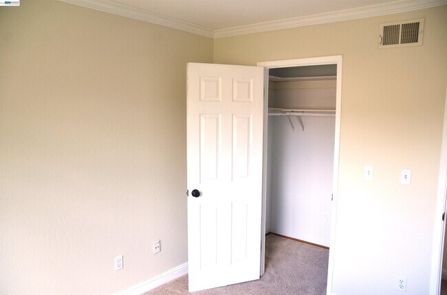 Building Photo - 1626 Harlan Dr