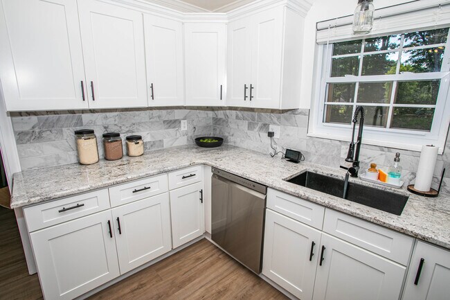 Building Photo - 1412 Chert Pit Rd