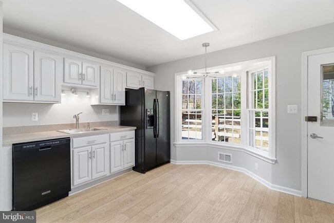 Building Photo - 9116 Hamilton Dr