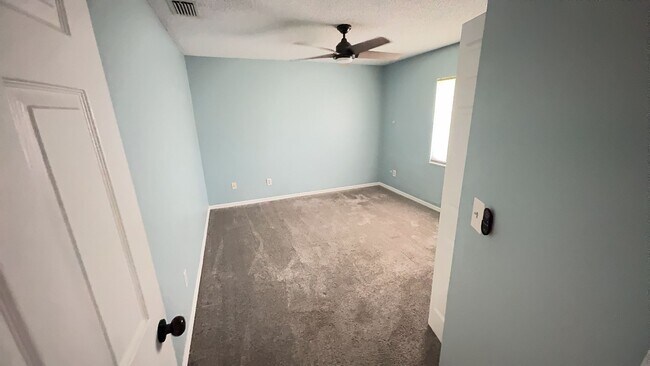 Building Photo - For Rent: A dazzling 5-bedroom, 3-bathroom...