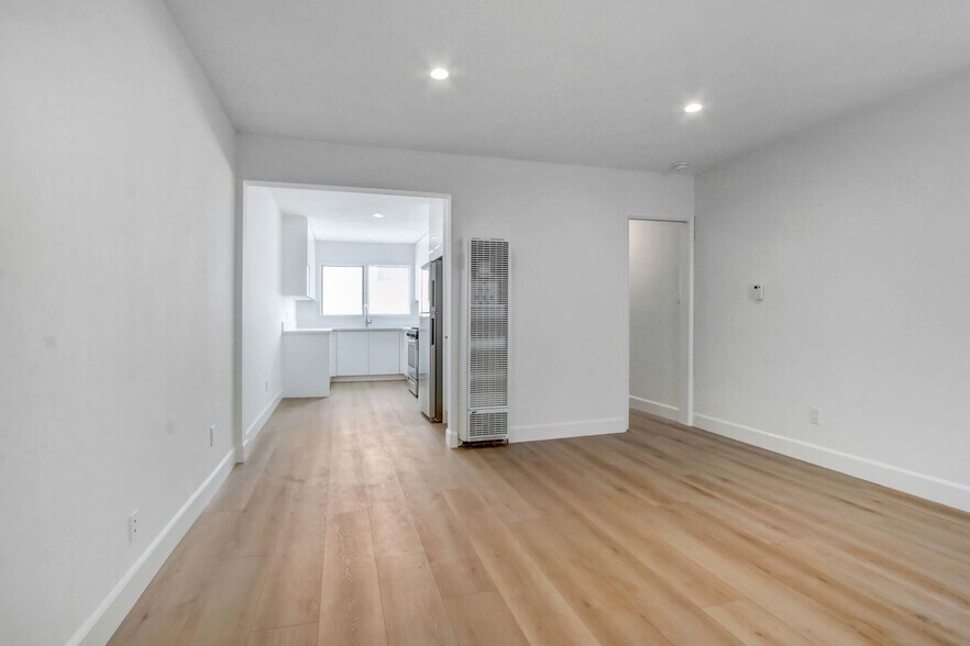 Building Photo - 922 6th St