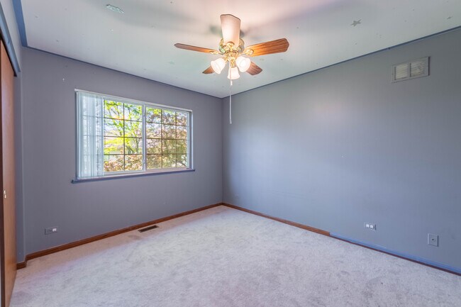 Building Photo - 23 Southwicke Dr