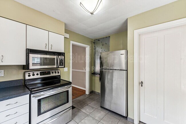 Building Photo - 3331 Ameliamont Ave