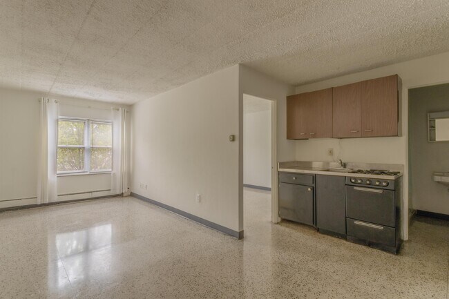 Building Photo - 2441 Holmes St