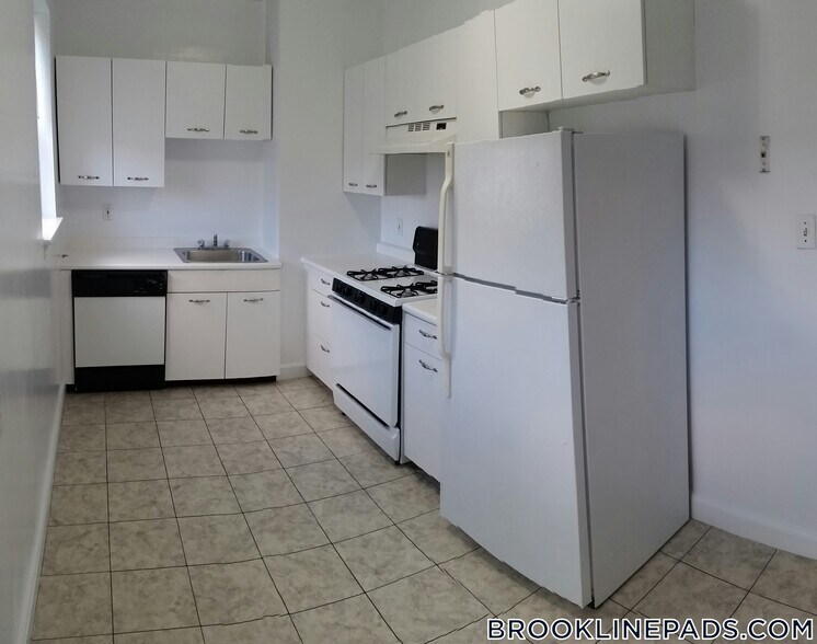 Building Photo - 37 Auburn St