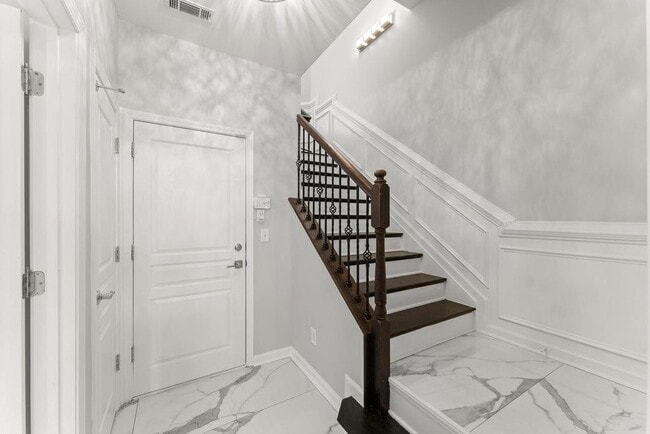 Building Photo - 2876 Overlook Way NE