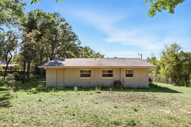 Building Photo - 1617 Acacia Rd