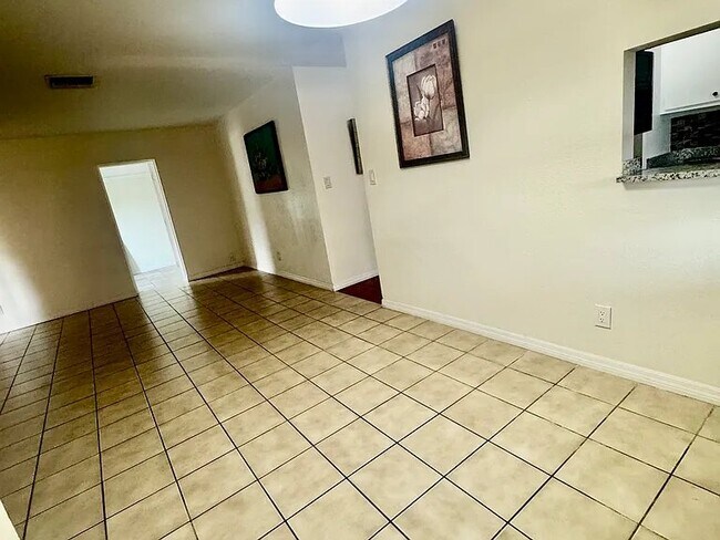 Building Photo - 4717 Town N Country Blvd