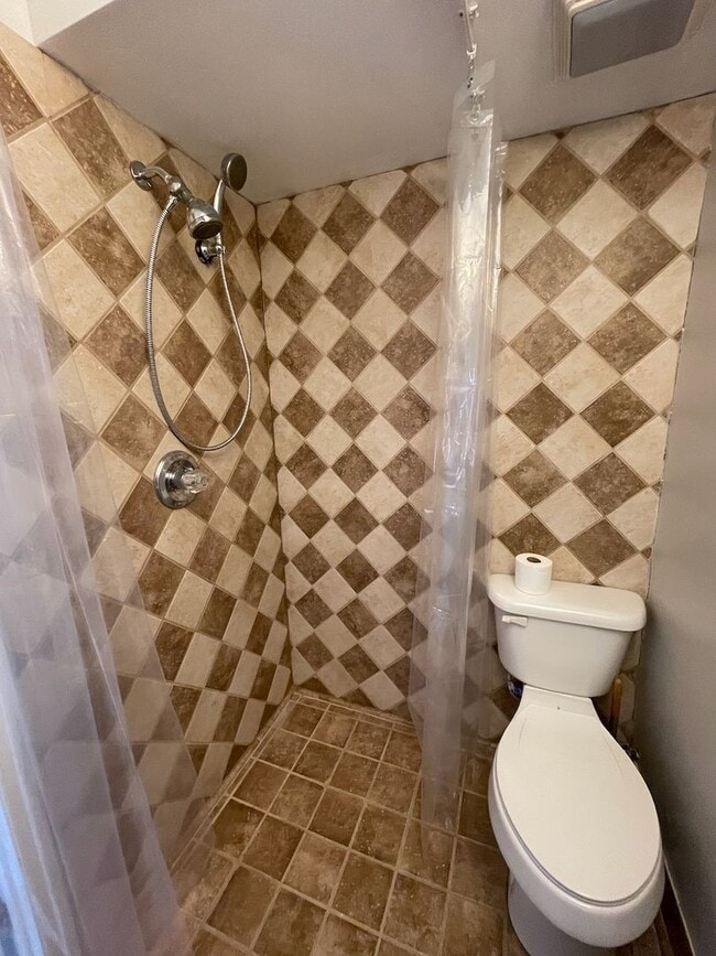 Building Photo - Private Basement Studio Apartment in Kirkwood.