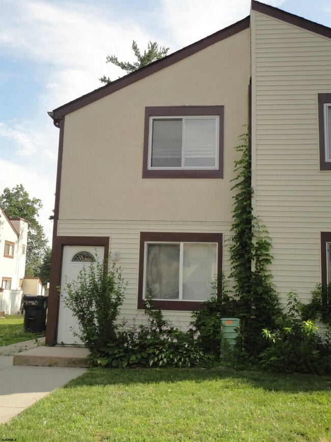 Primary Photo - 2461 Arbor Ct