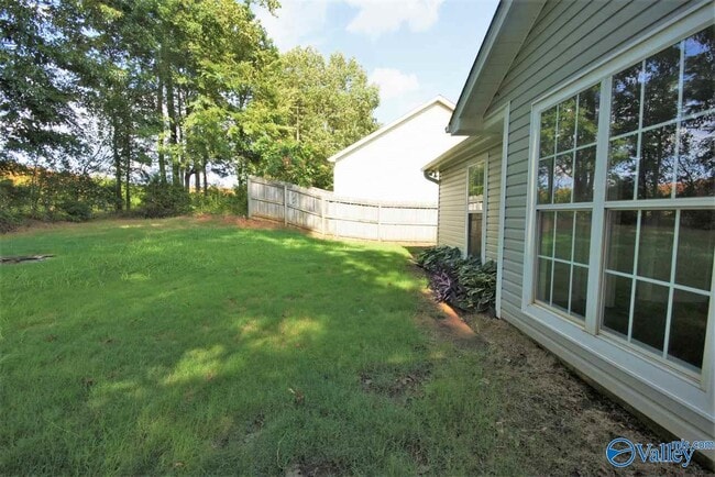 Building Photo - 252 Mountain Creek Dr