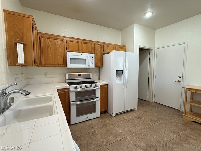 Building Photo - 9824 Garamound Ave