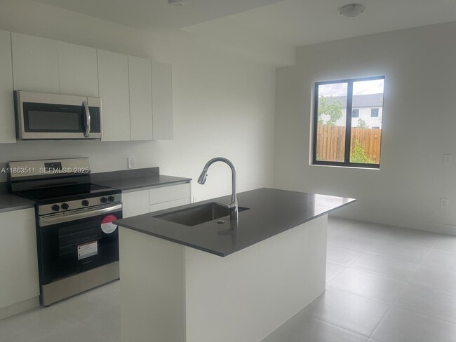 Building Photo - 18988 SW 344th Terrace