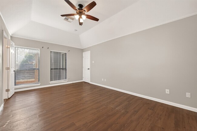 Building Photo - 1720 Old Creek Dr