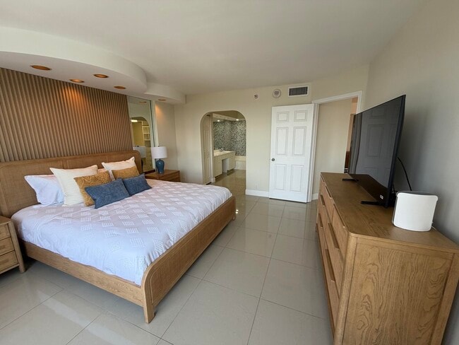 Building Photo - 3530 Mystic Pointe Dr