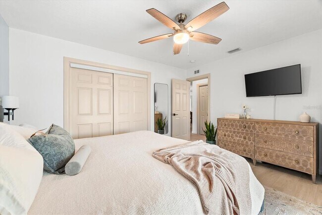 Building Photo - 8848 Sunlit Cove Dr NE