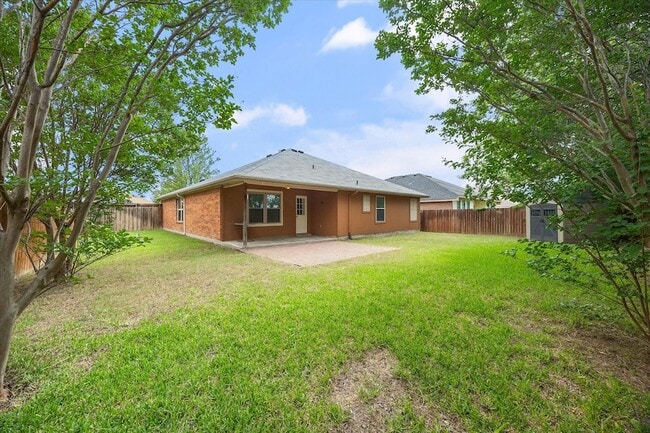 Building Photo - 2701 Redwood St