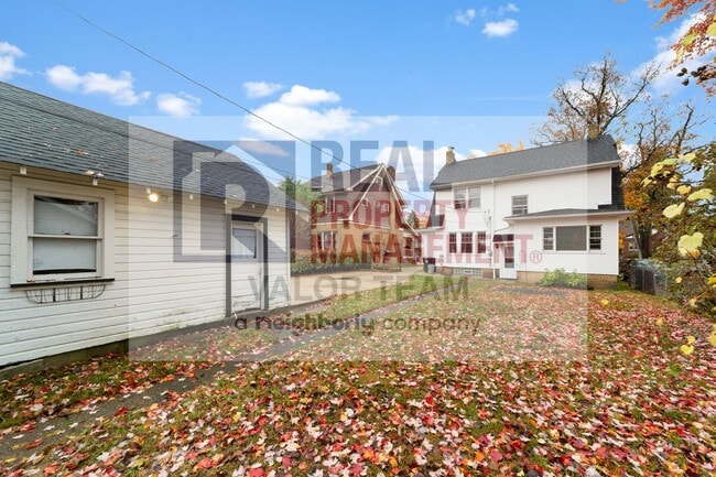 Building Photo - Beautifully maintained 3bd/1.5 bath Coloni...