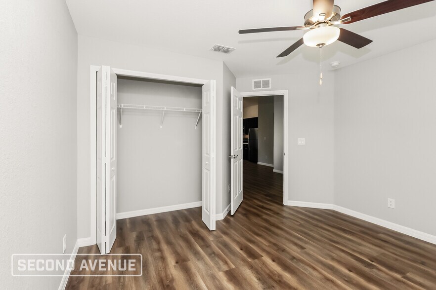 Building Photo - 4934 Redwood Terrace
