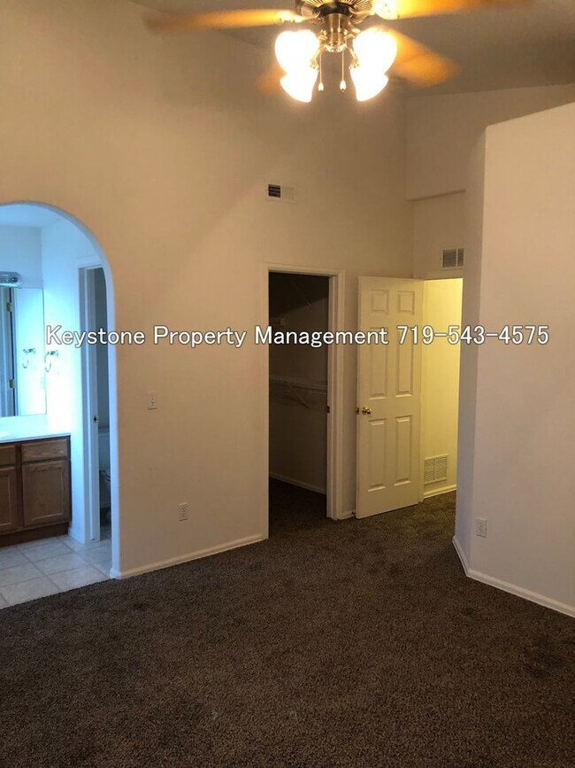 Building Photo - South side Domega Home 3 Bedroom/2 Bath/2 Car Garage $1850/$1850