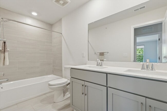 Building Photo - 3 Bedroom, 2.5 Bath Townhome in Steelpoint...