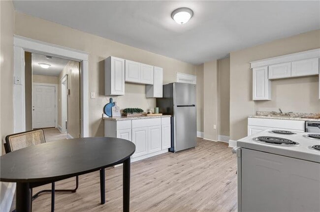 Building Photo - 6523 Dean St