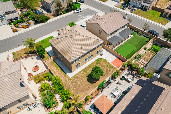 Building Photo - Ideal for Large Families – 6BR/4BA Eastval...