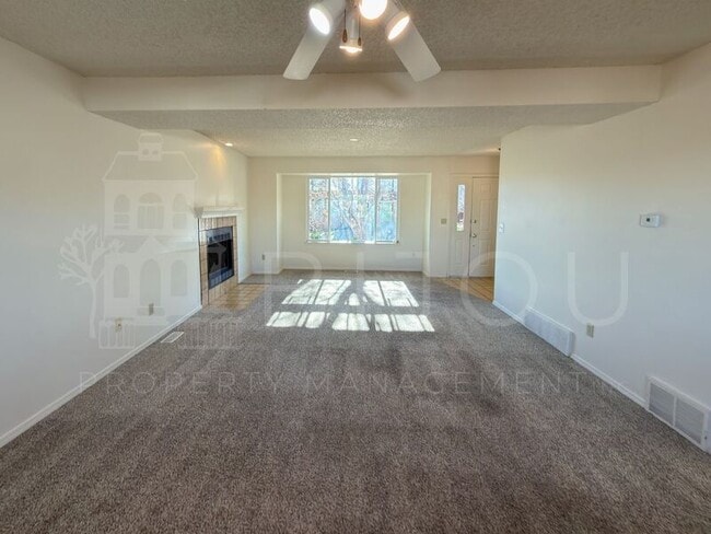 Building Photo - 3498 Mountainside Dr