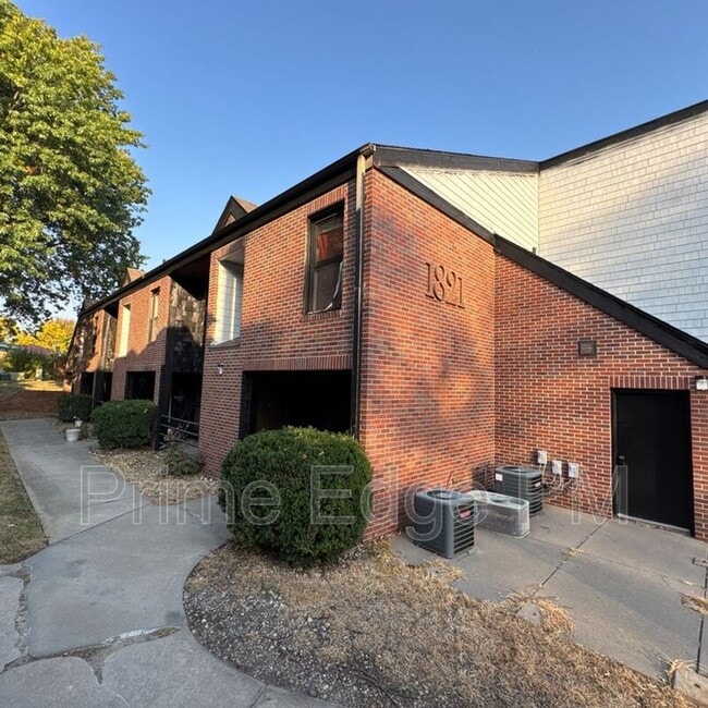 Building Photo - 1821 Ridgehaven Ct