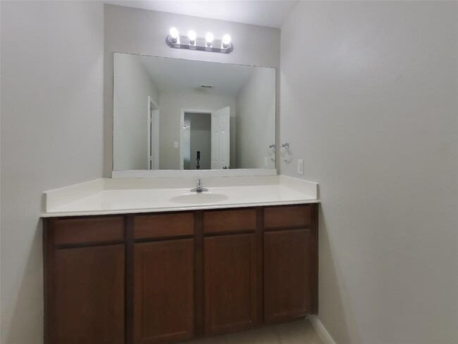 Building Photo - 2123 Golden Topaz Dr