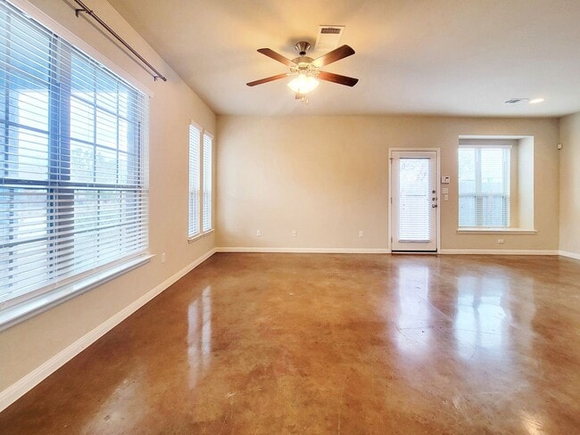 Building Photo - Nice 3/BR 2/BA – Cozy & Comfortable Living