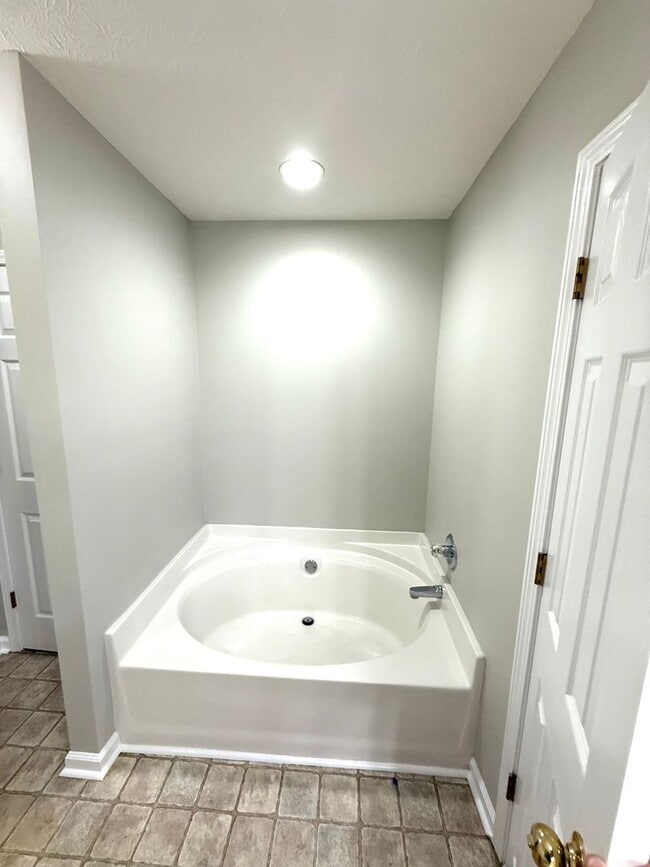 Building Photo - ** 3 bed 2 bath located in Thorington Trace ** Call 334-366-9198 to schedule a self tour