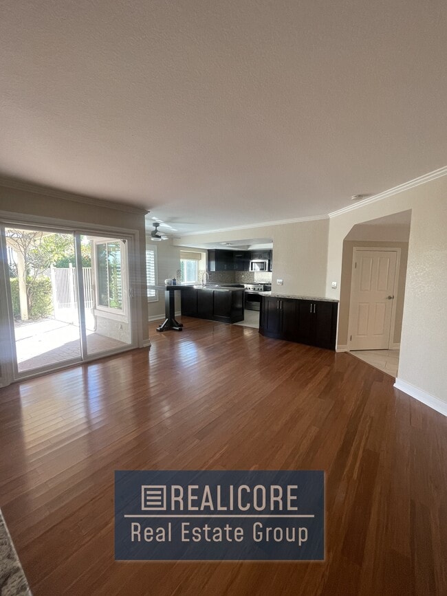 Building Photo - 10937 Sonora Ave