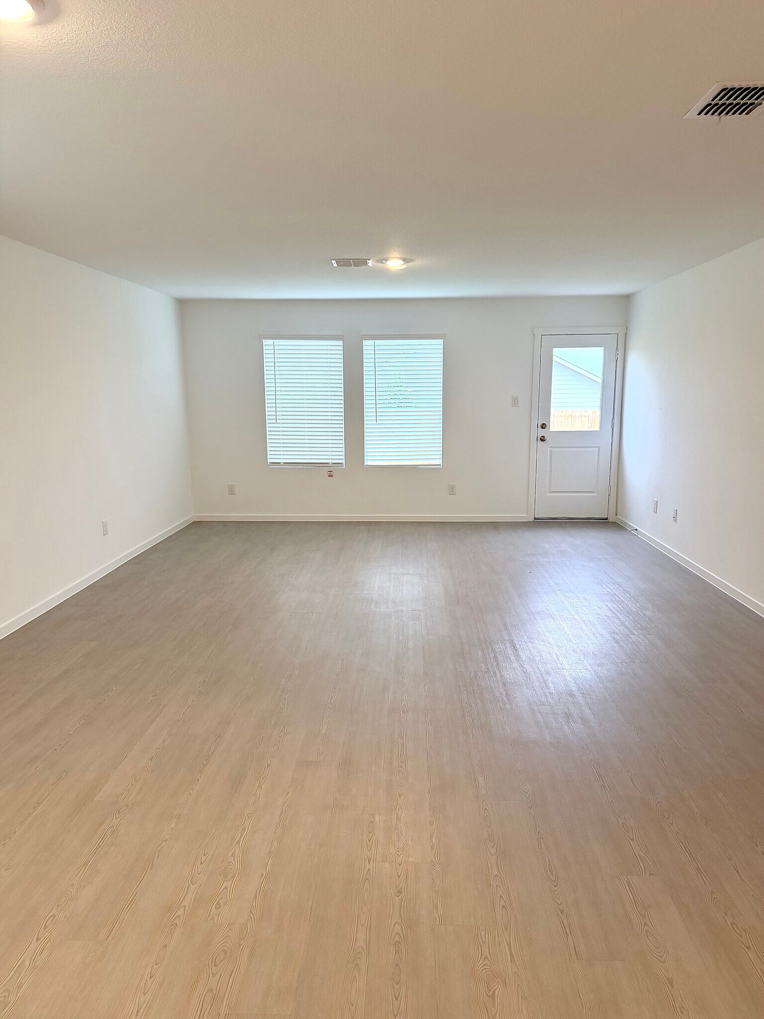 Building Photo - 3703 Oleander Pl